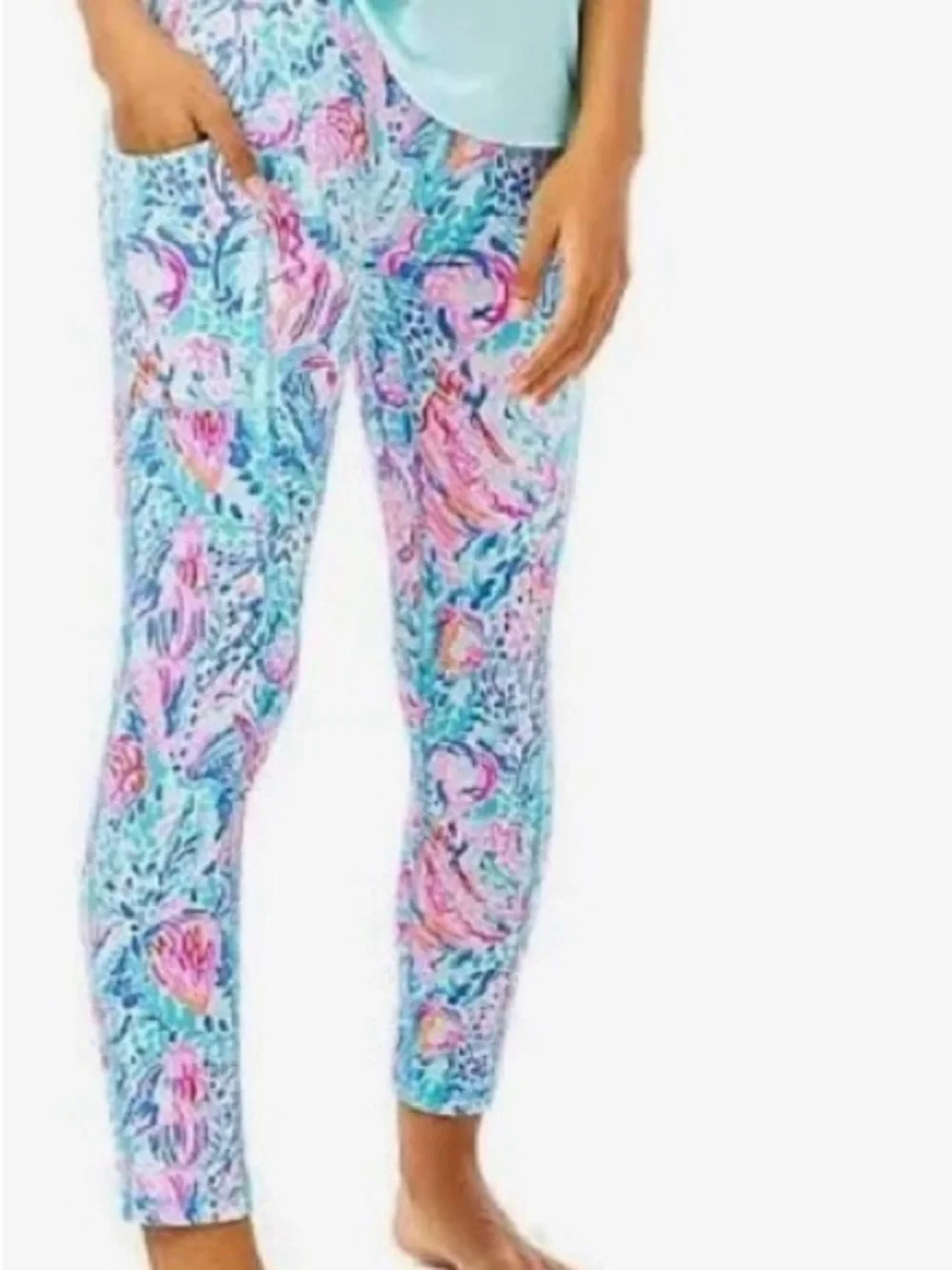 Lilly Pulitzer UPF 50+ Weekender High Rise Midi Leggings in print Treasure Trove - Picture 4 of 4